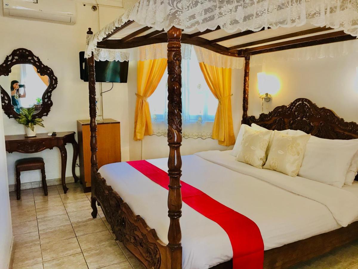Dolce Vita Hotel Puerto Princesa Bagian luar foto