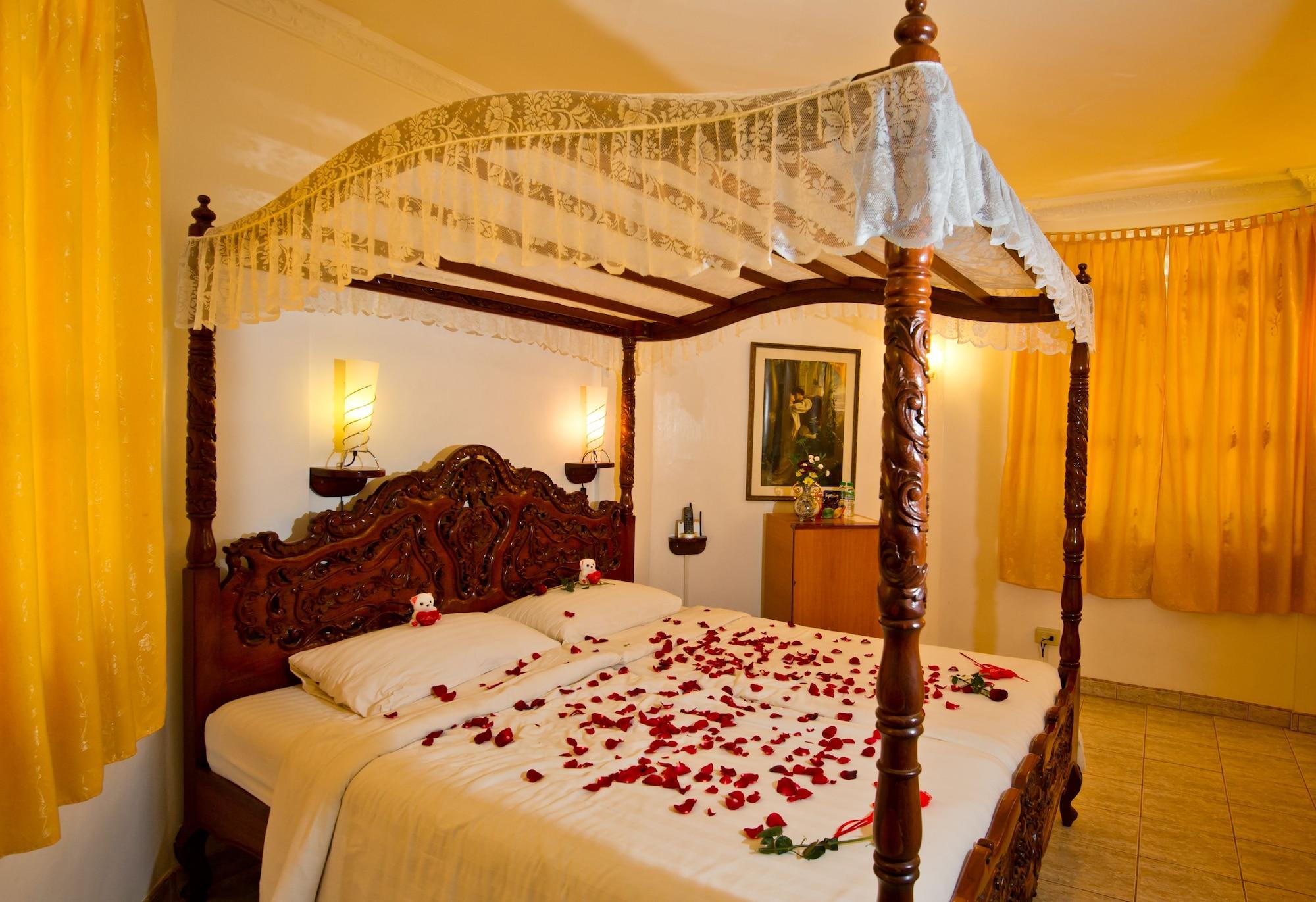 Dolce Vita Hotel Puerto Princesa Bagian luar foto