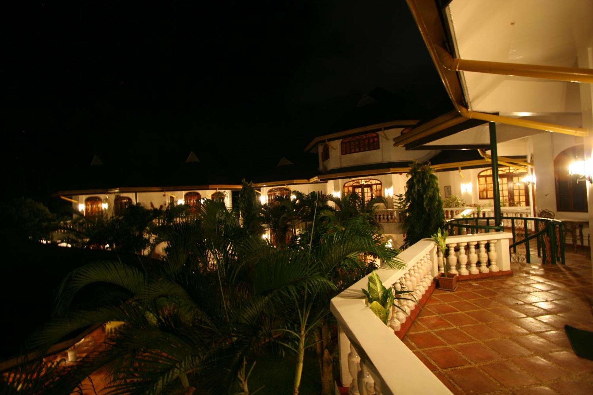 Dolce Vita Hotel Puerto Princesa Bagian luar foto